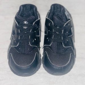 Toddler Black Nike Huarache 9c